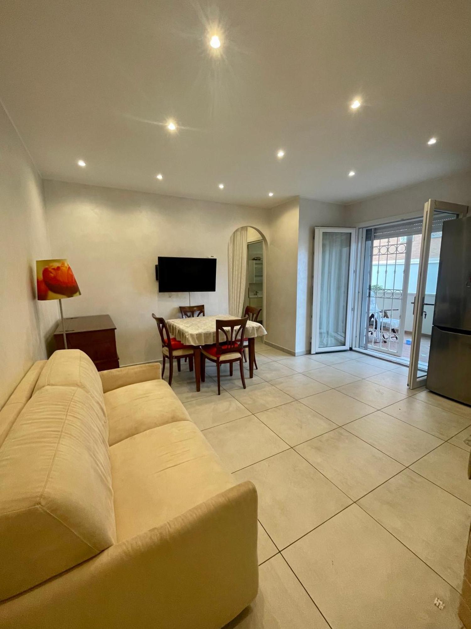 Home With Parking Near The Airport And Beach Fiumicino Exterior foto